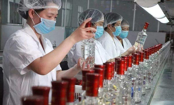 灯检机是如何提高企业生产效率的？